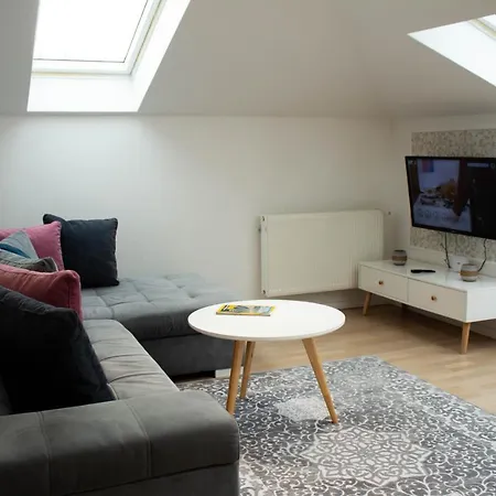 Daire Hall Apheartment